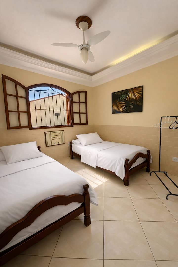 Lit,photo de toute la chambre,chambre,vue (depuis la propriété / chambre)