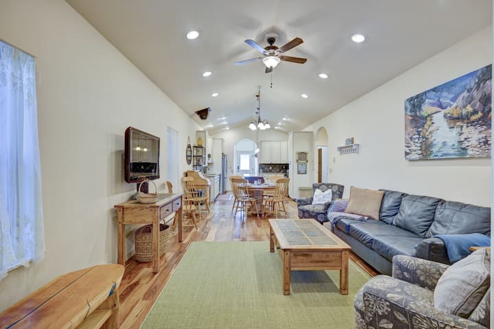 Downtown Escape Near Main Street-str-295 - Buena Vista, CO