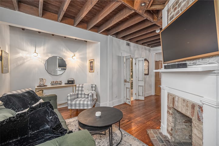 Dog Friendly, Historic Off Jones Street W/parking - Savannah, GA