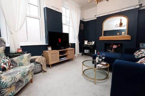 Top Airbnb: Cohost Partners Stylish Retreat Cardiff Center in Cathays