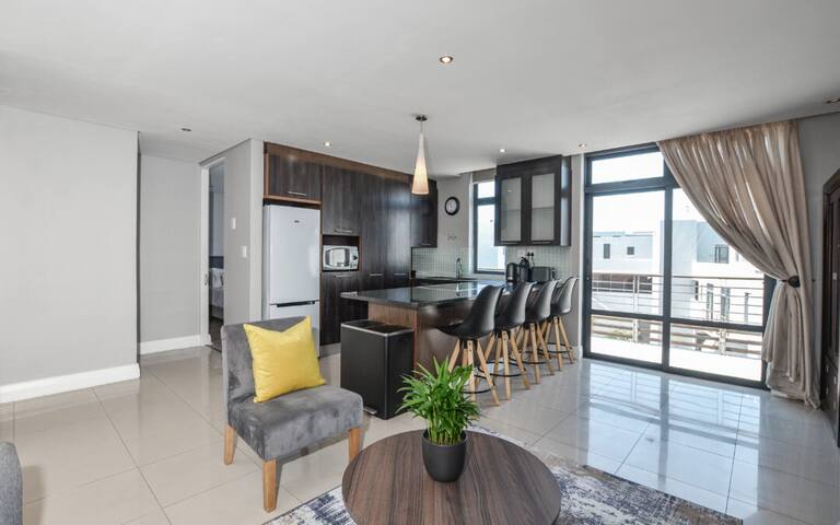 Lovely 2 Bedroom at Eden on the Bay gallery image 2