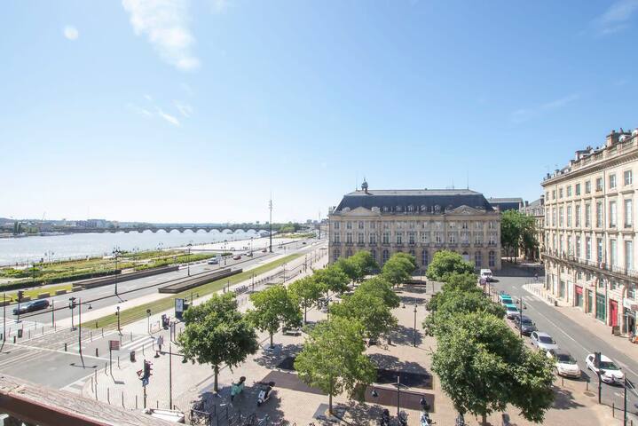 Luxury apartment with view Garonne gallery image 2
