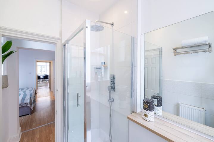 The Maddox – Unique 3BR Apartment in Prime Mayfair gallery image 4