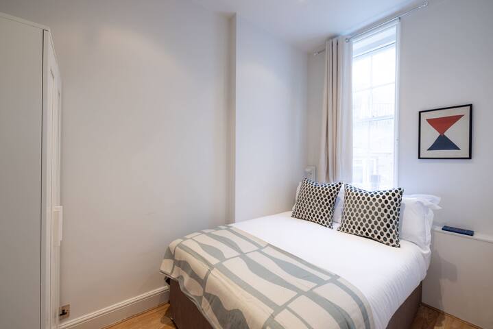 The Maddox – Unique 3BR Apartment in Prime Mayfair gallery image 3