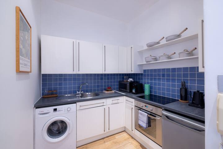 The Maddox – Unique 3BR Apartment in Prime Mayfair gallery image 5