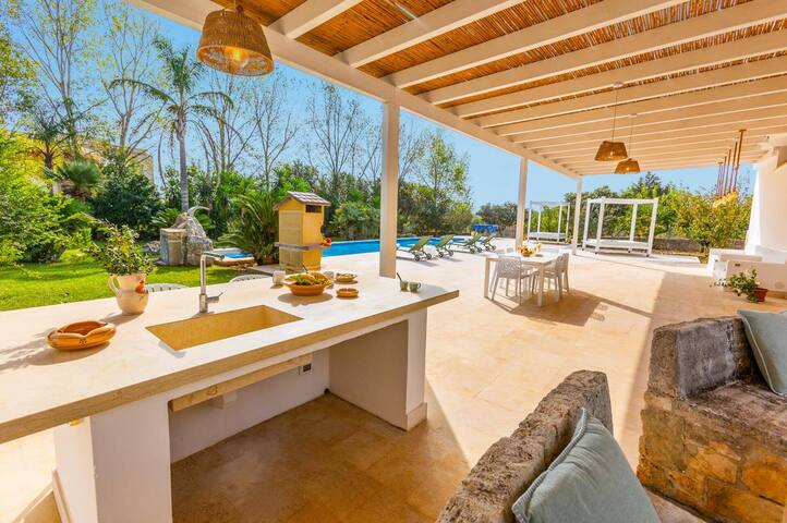 Villa Gavida by Villa Plus gallery image 3