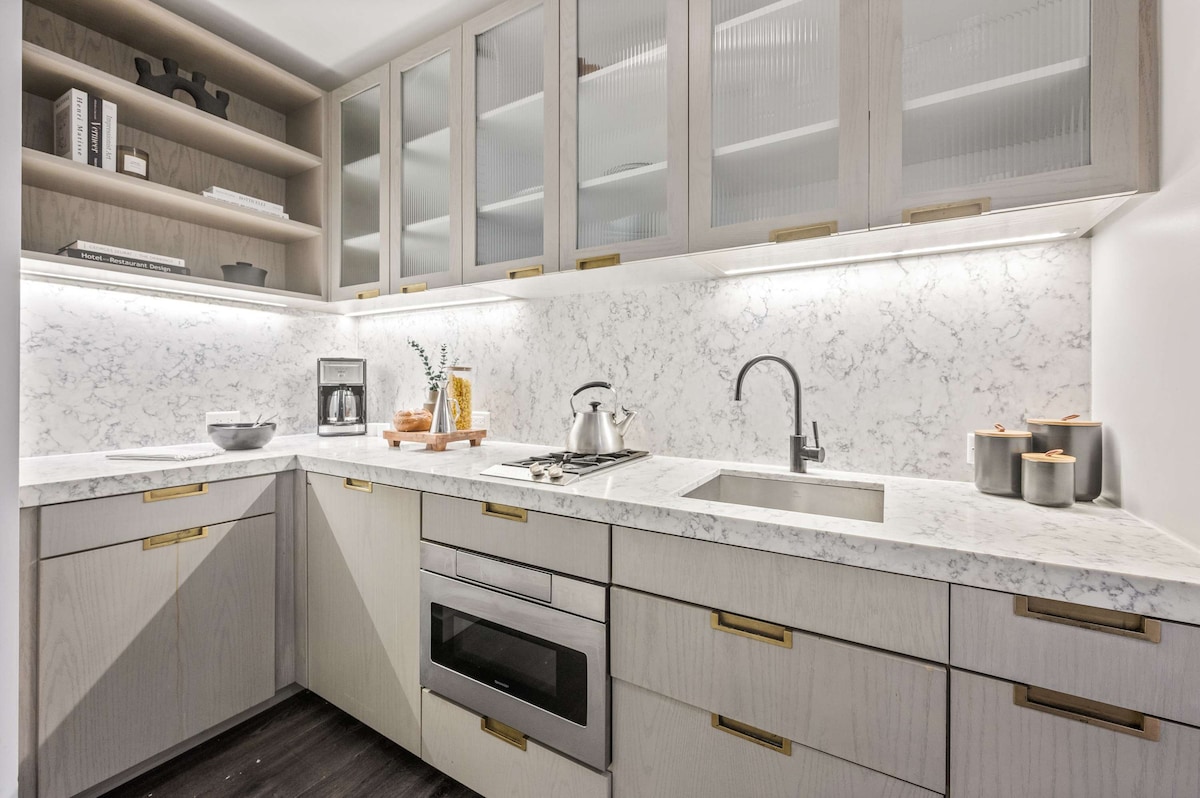 Successful Airbnb property: 17John: Grand King Suite Apartment in Financial District Battery Park City
