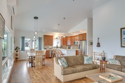 Oceanfront Home w/ Pool, Gazebo Access in Papaikou
