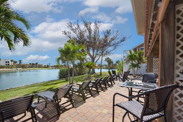 Lake Front -Short Walk To Beach- Endless Tides 1 - Fort Myers Beach, FL