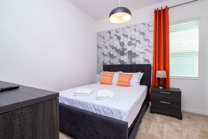 Opustite se u našim visokokvalitetnim krevetima nakon uzbudljivog dana u parkovima.