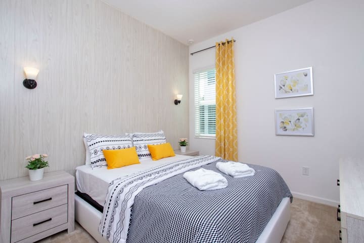 Opustite se u našim visokokvalitetnim krevetima nakon uzbudljivog dana u parkovima.