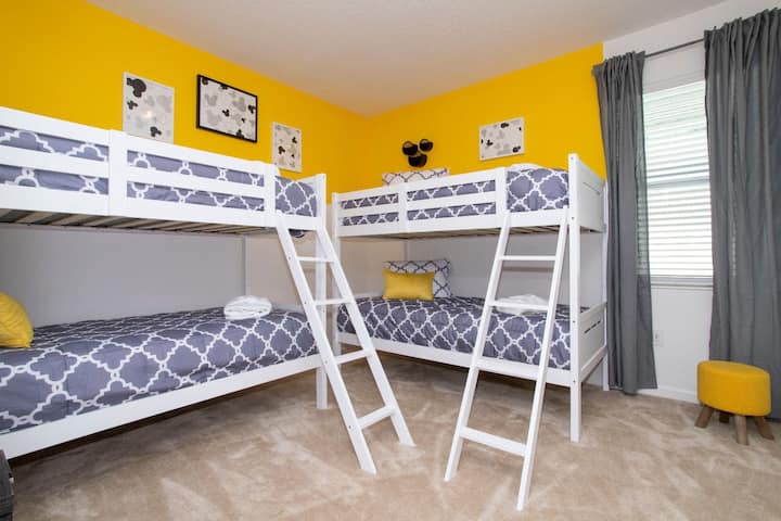 在公园度过激动人心的一天后，您可以在我们的高品质床上放松身心。