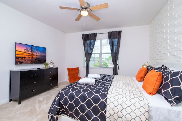 Svaka spavaća soba ima vlastiti TV i ormar.