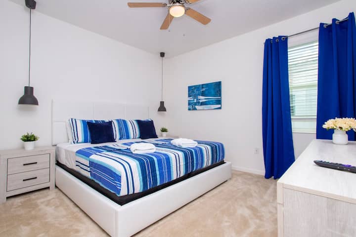 Opustite se u našim visokokvalitetnim krevetima nakon uzbudljivog dana u parkovima.