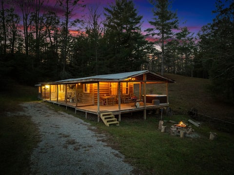 Family or Honeymoon Cabin: Hot Tub, Views, & More!
