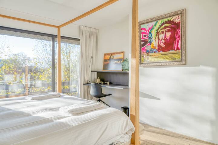 Luxury Duplex Penthouse With Designer Furniture gallery image 2