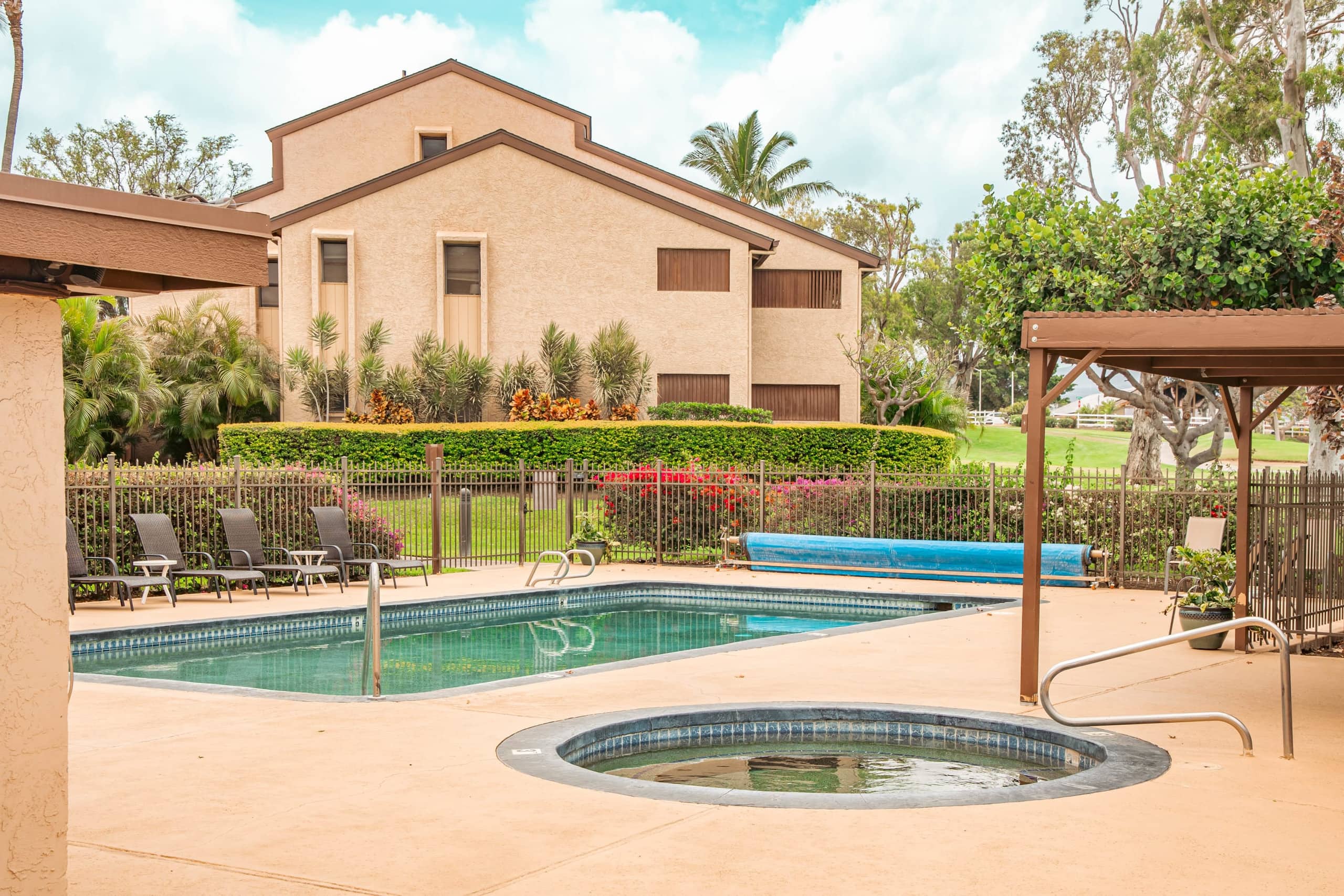 Stylish Ocean View 2BD, King beds, Pools - Photo 104