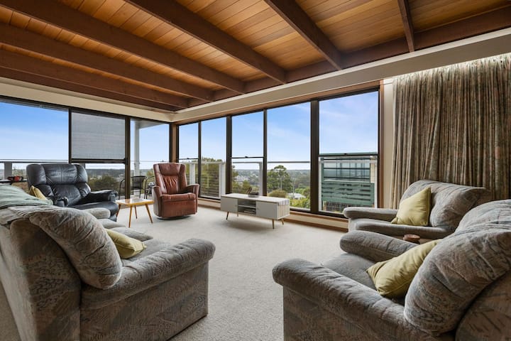 Coastal Crest: 3 Br W/ Views Of 90 Mile Beach - Lakes Entrance