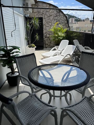 COPACABANA, COBERTURA COM DOIS QUARTOS, TERRAÇO E VARANDA