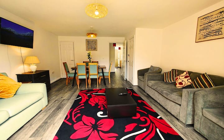 Roomy Spark Home With Parking, Garden, Wi-fi - 슈롭셔