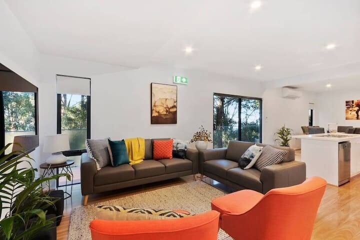 “The Tree House Hobart” – 10kms to CBD – Sleeps 8. gallery image 2
