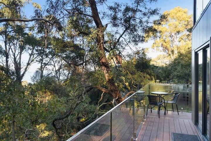 “The Tree House Hobart” – 10kms to CBD – Sleeps 8. gallery image 3