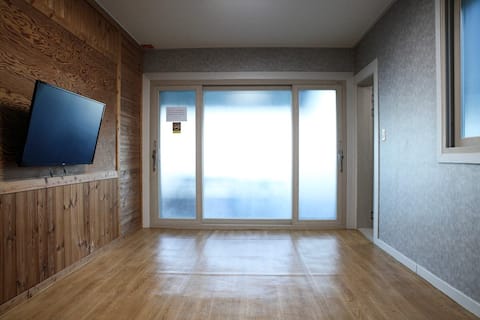 Comfortable and cozy ocean view accommodation in Yeongdeok