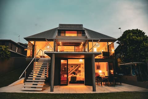 Beachfront Oakura with Stunning Views