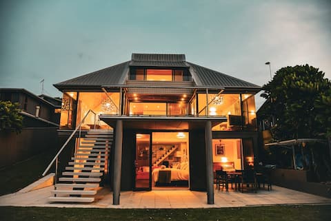 Beachfront Oakura with Stunning Views