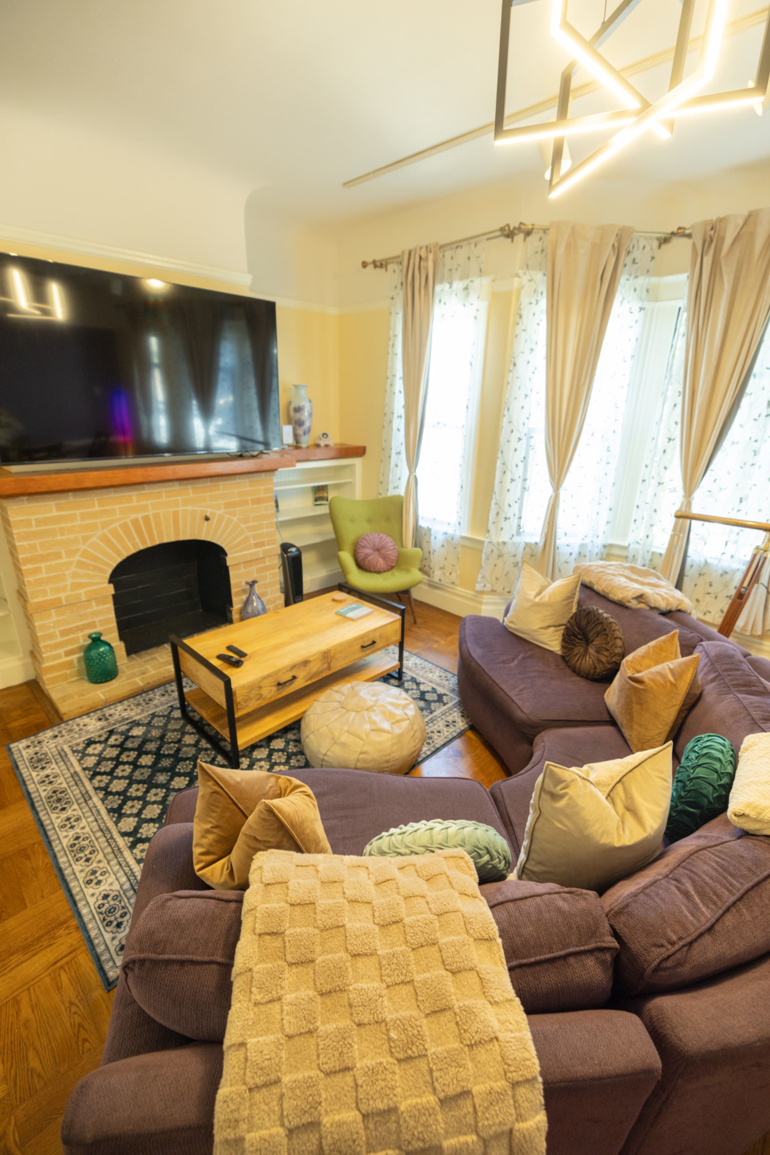 Home in San Francisco · ★5.0 · 3 bedrooms · 3 beds · 1.5 baths - Image 6