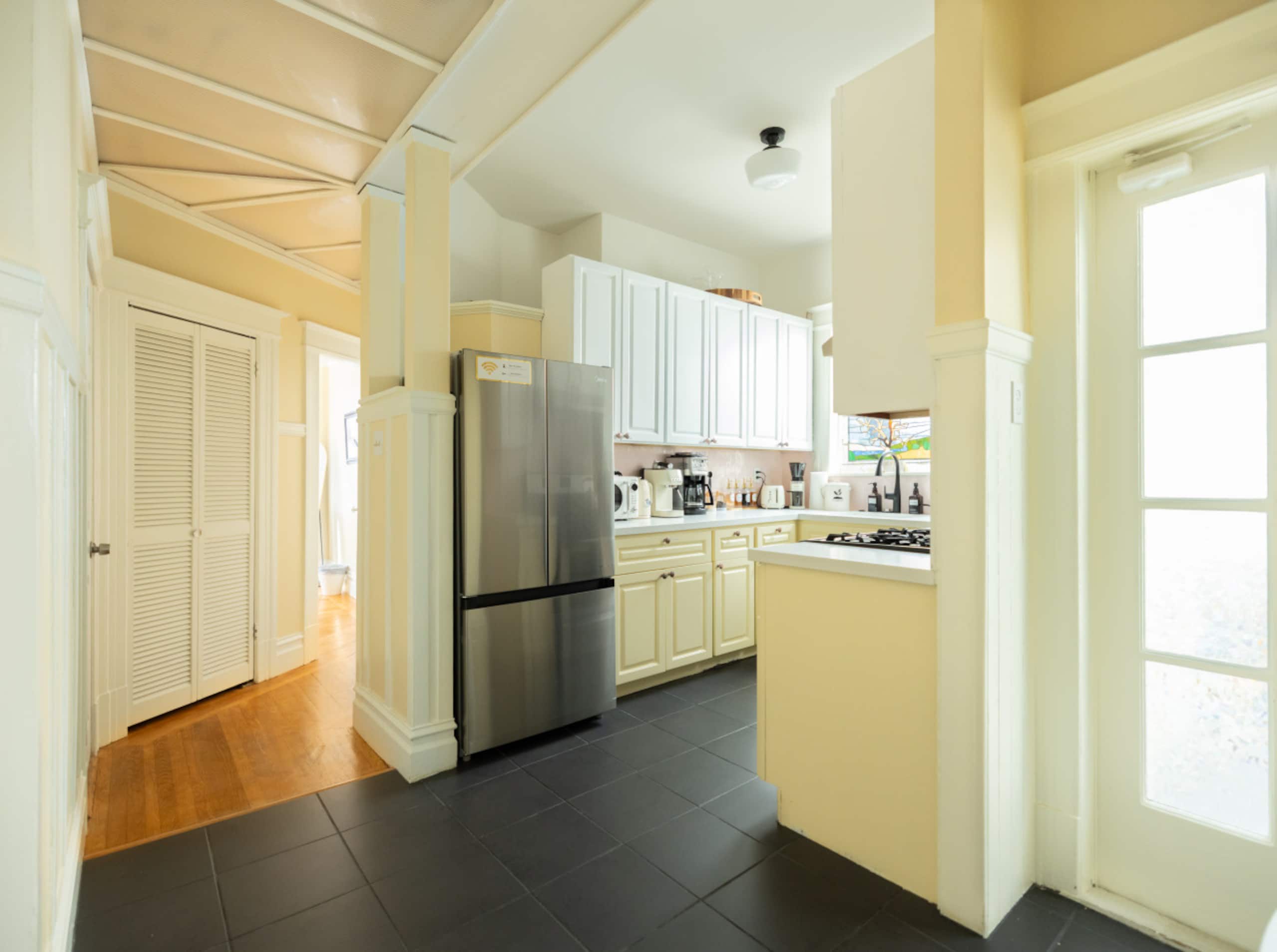 Home in San Francisco · ★5.0 · 3 bedrooms · 3 beds · 1.5 baths - Image 17