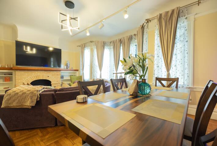 Enjoy a Golden Gate view in your 3BD Nob Hill home gallery image 5