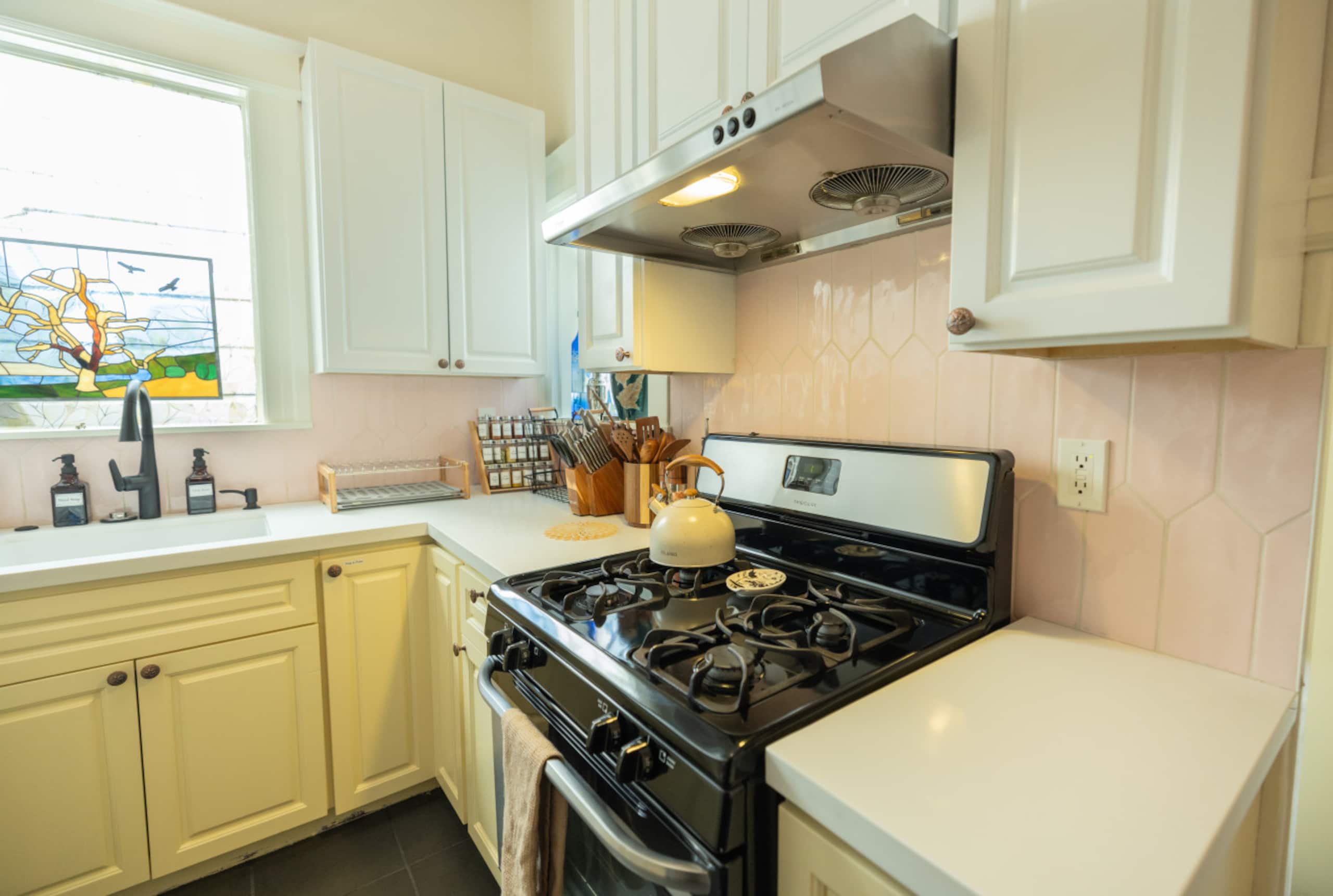 Home in San Francisco · ★5.0 · 3 bedrooms · 3 beds · 1.5 baths - Image 28