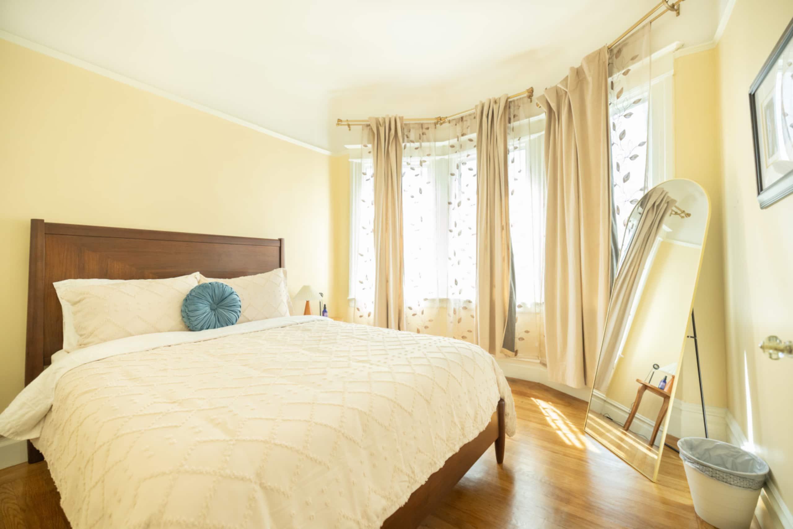 Home in San Francisco · ★5.0 · 3 bedrooms · 3 beds · 1.5 baths - Image 43