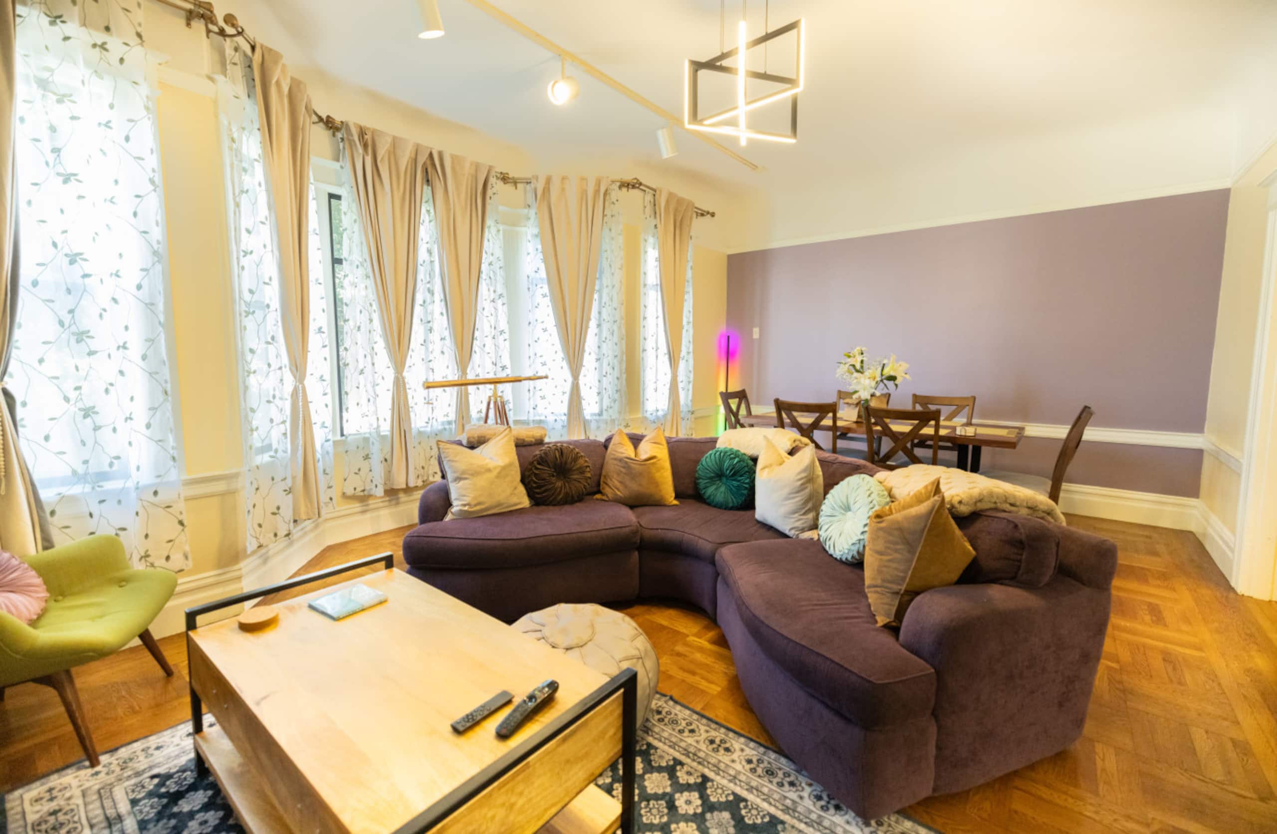 Home in San Francisco · ★5.0 · 3 bedrooms · 3 beds · 1.5 baths - Image 1
