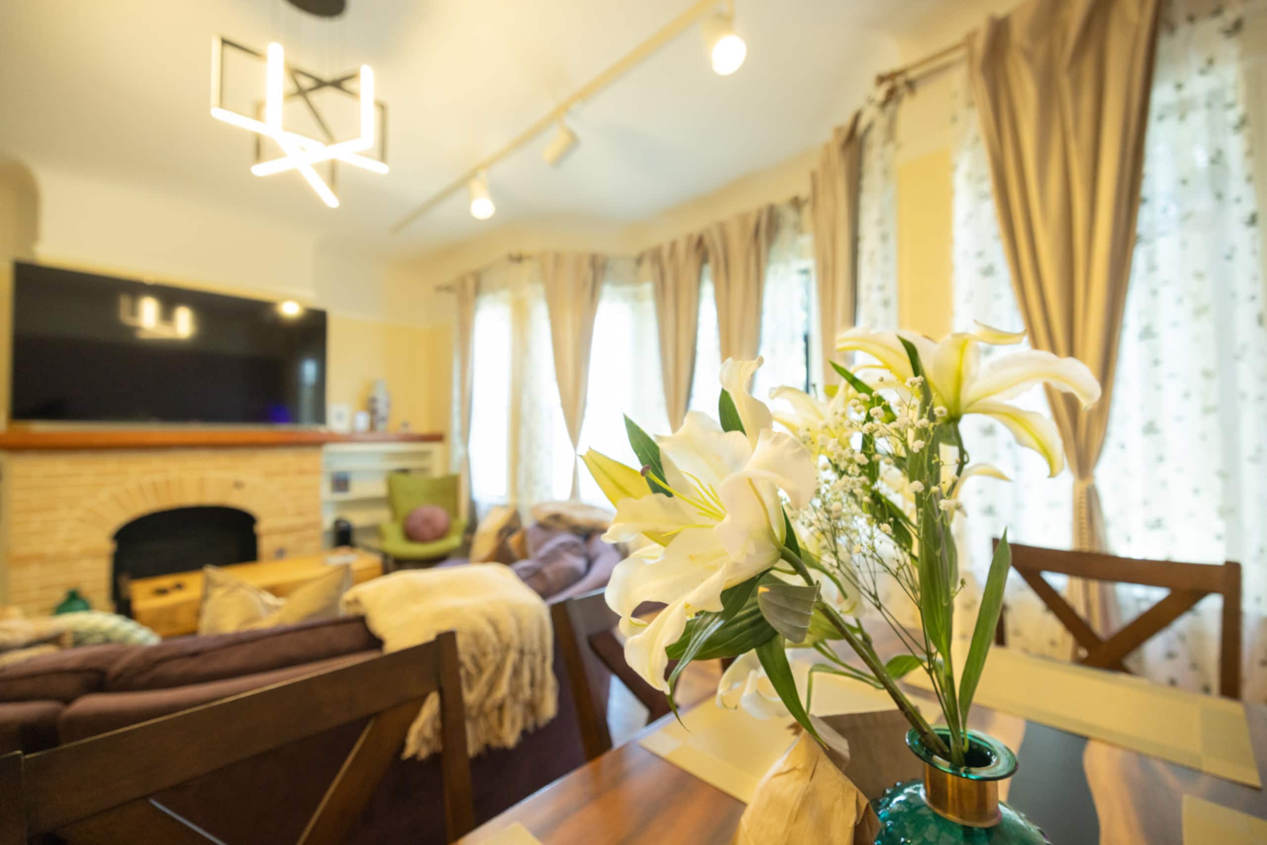 Home in San Francisco · ★5.0 · 3 bedrooms · 3 beds · 1.5 baths - Image 4