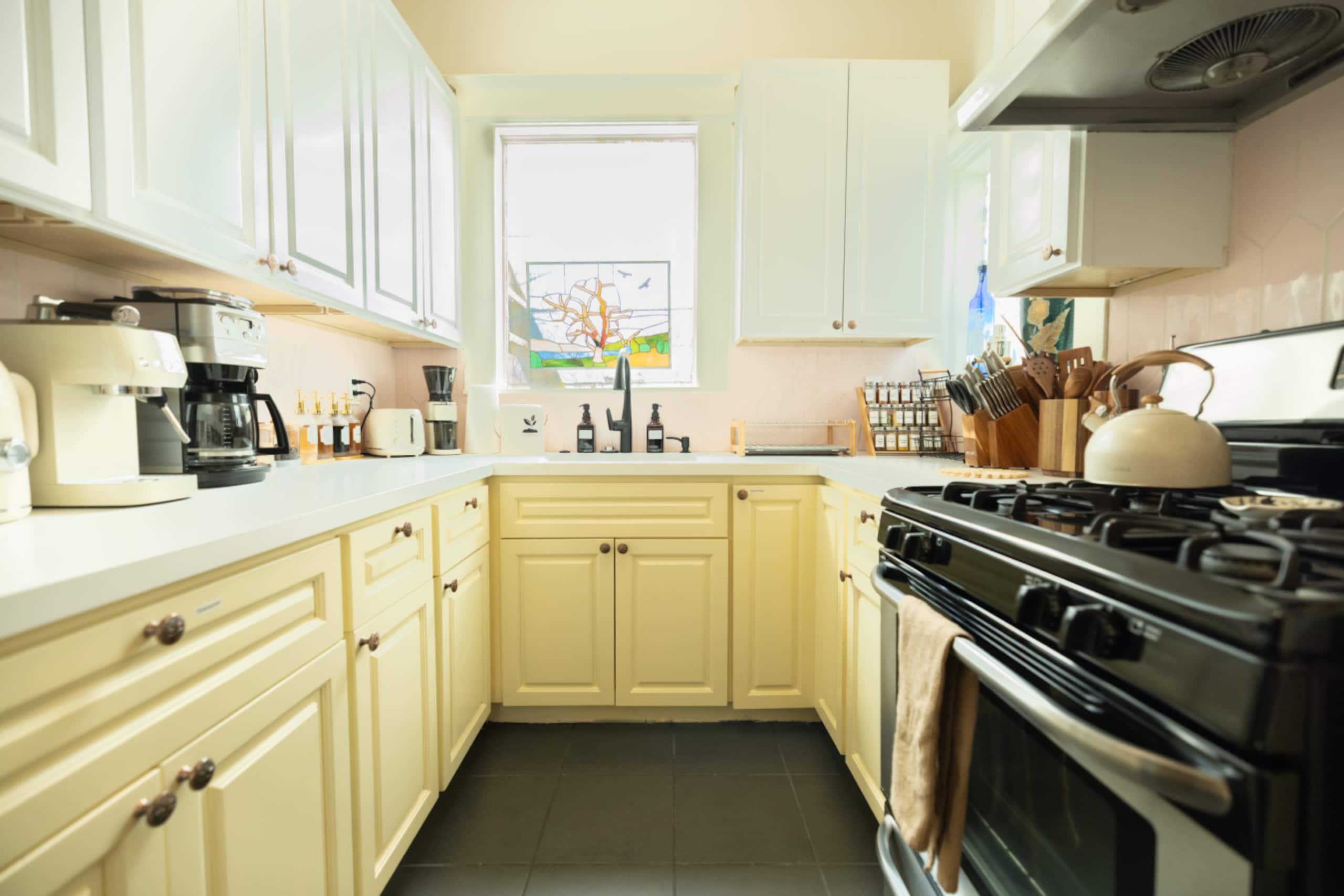 Home in San Francisco · ★5.0 · 3 bedrooms · 3 beds · 1.5 baths - Image 18
