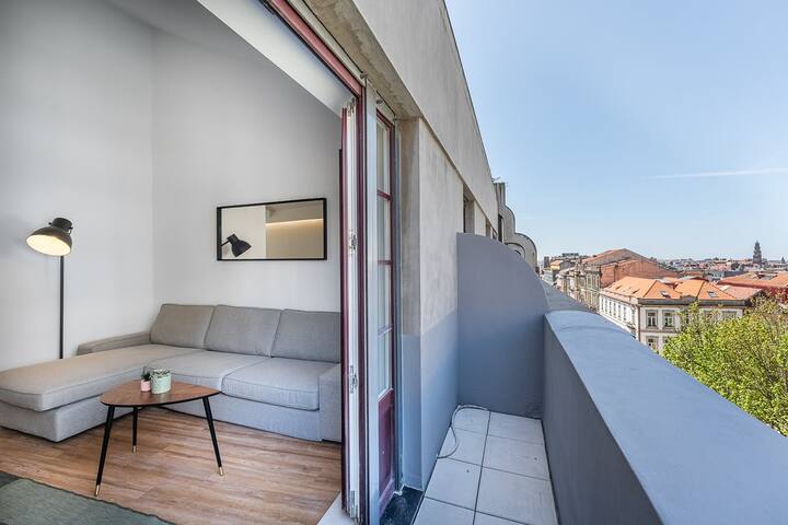 GuestReady – Relaxing moment in a vibrant city gallery image 4