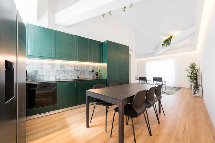 GuestReady – Relaxing moment in a vibrant city gallery image 5