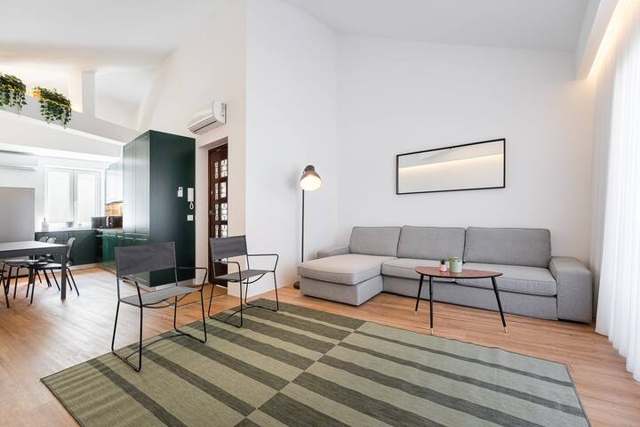 GuestReady – Relaxing moment in a vibrant city gallery image 3