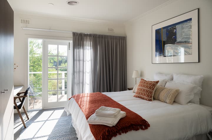 Crisp linens and plush pillows. Every room at Sonder House is designed for a deep, restful sleep.