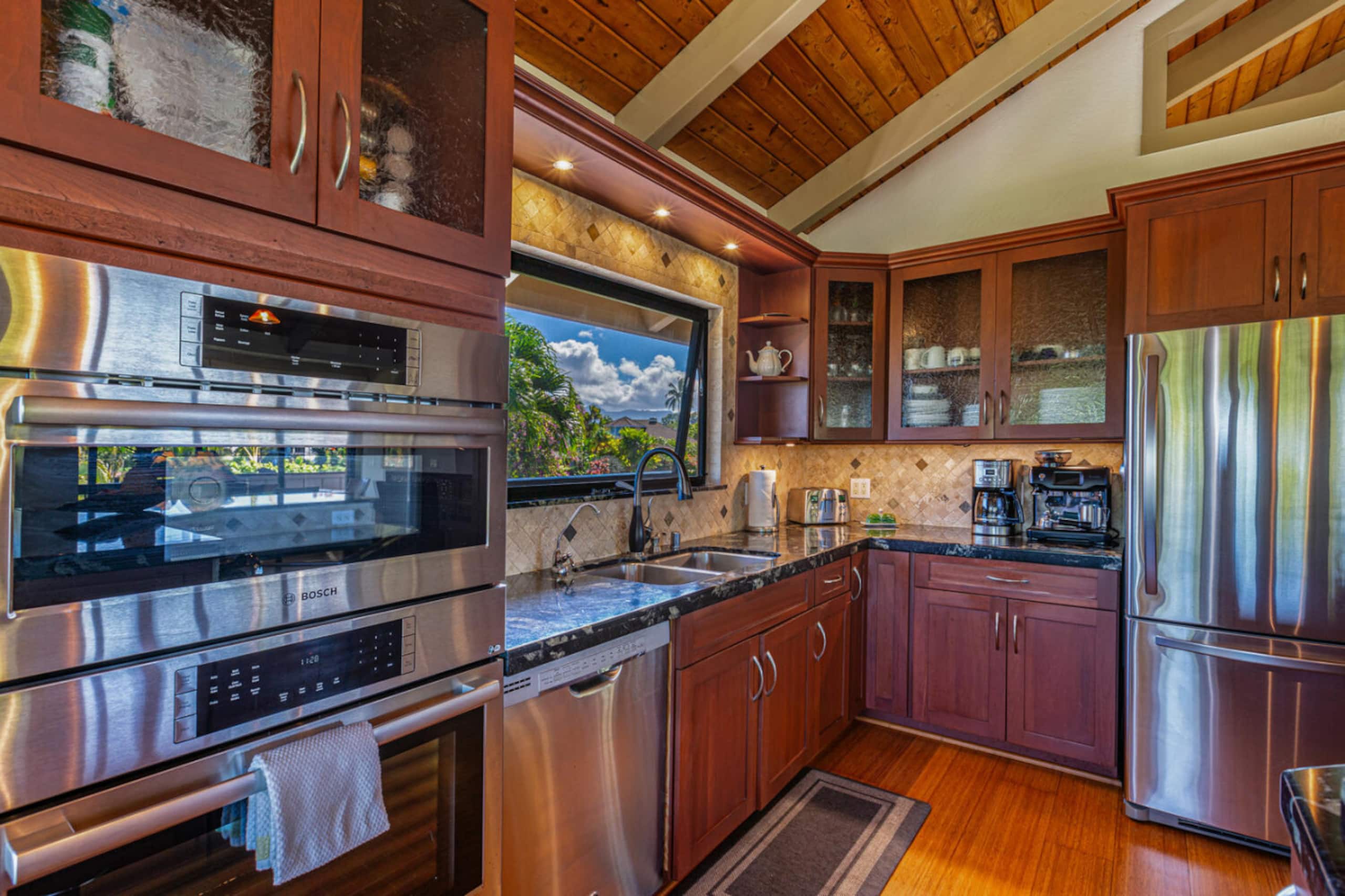 Home in Princeville · ★5.0 · 3 bedrooms · 3 beds · 3.5 baths - Image 7