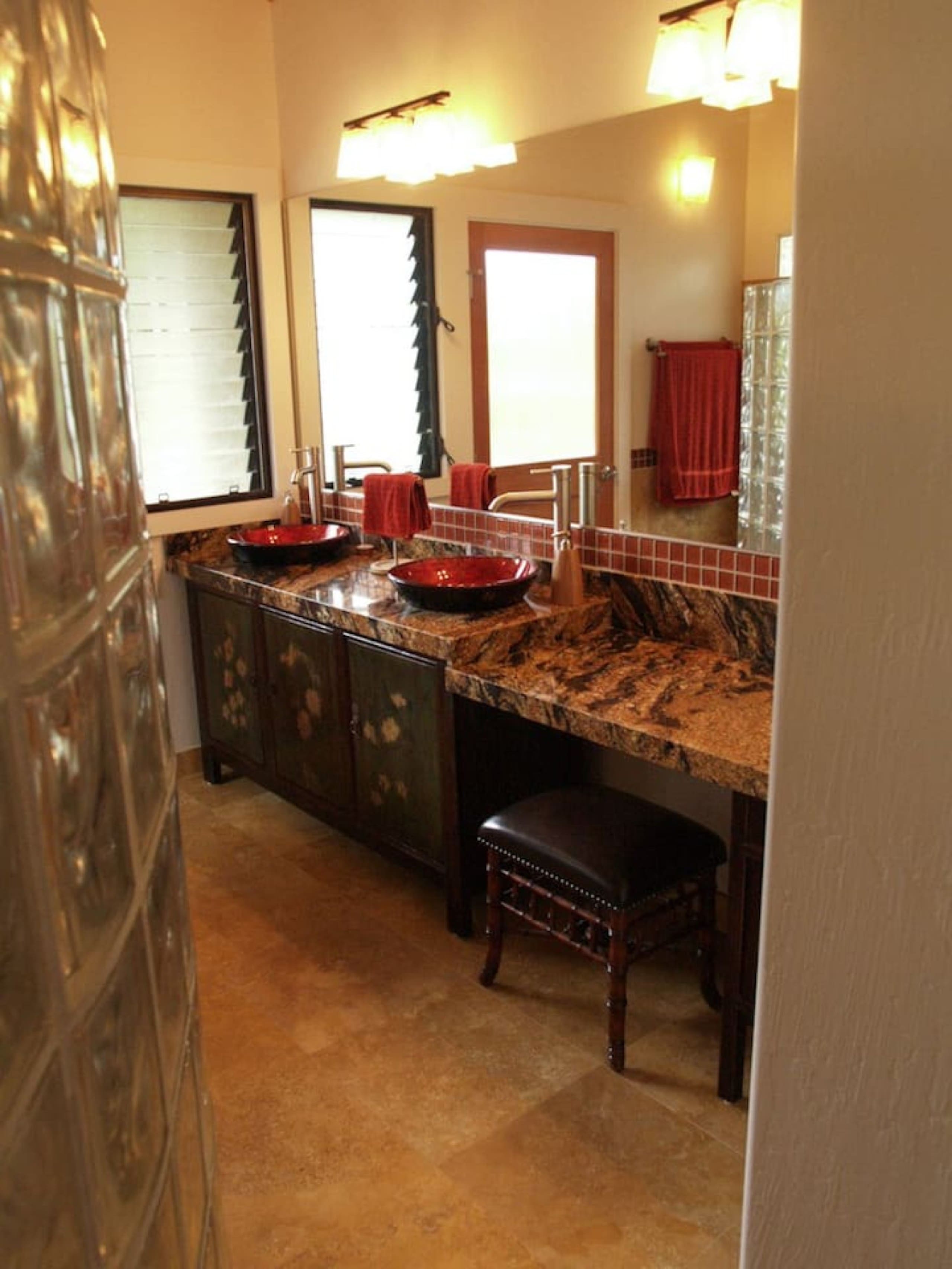 Home in Princeville · ★5.0 · 3 bedrooms · 3 beds · 3.5 baths - Image 19