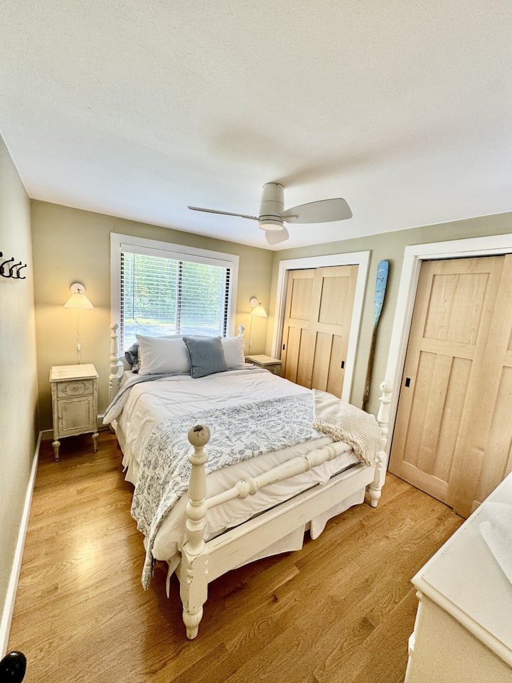 Брачен кревет (широк 150-179 см)