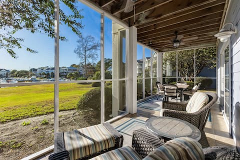 Gorgeous Marina Views from this Dog Friendly condo