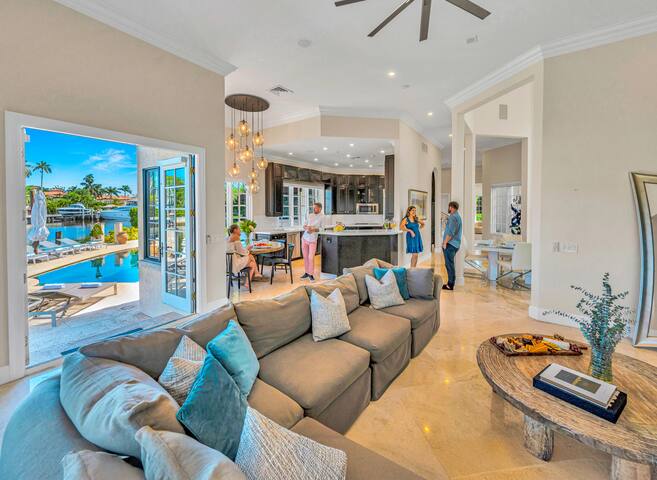 Majestic Waterfront Villa | Heated Pool |Royal Key gallery image 3