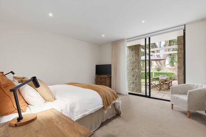 Grove Road Retreat gallery image 5