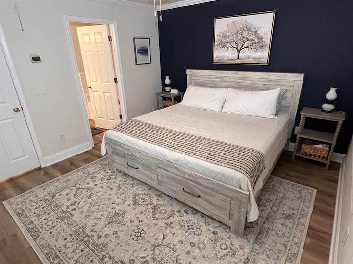 Ზემოთ Master King Ensuite საძინებელი ცალკე აივნით