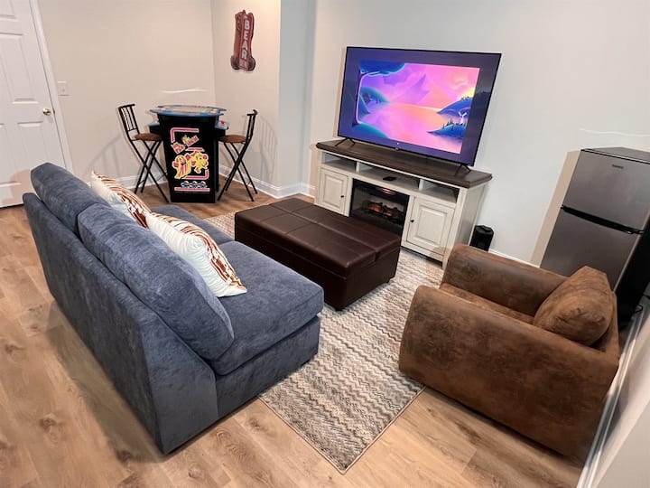 Დაბლა მედია ოთახი