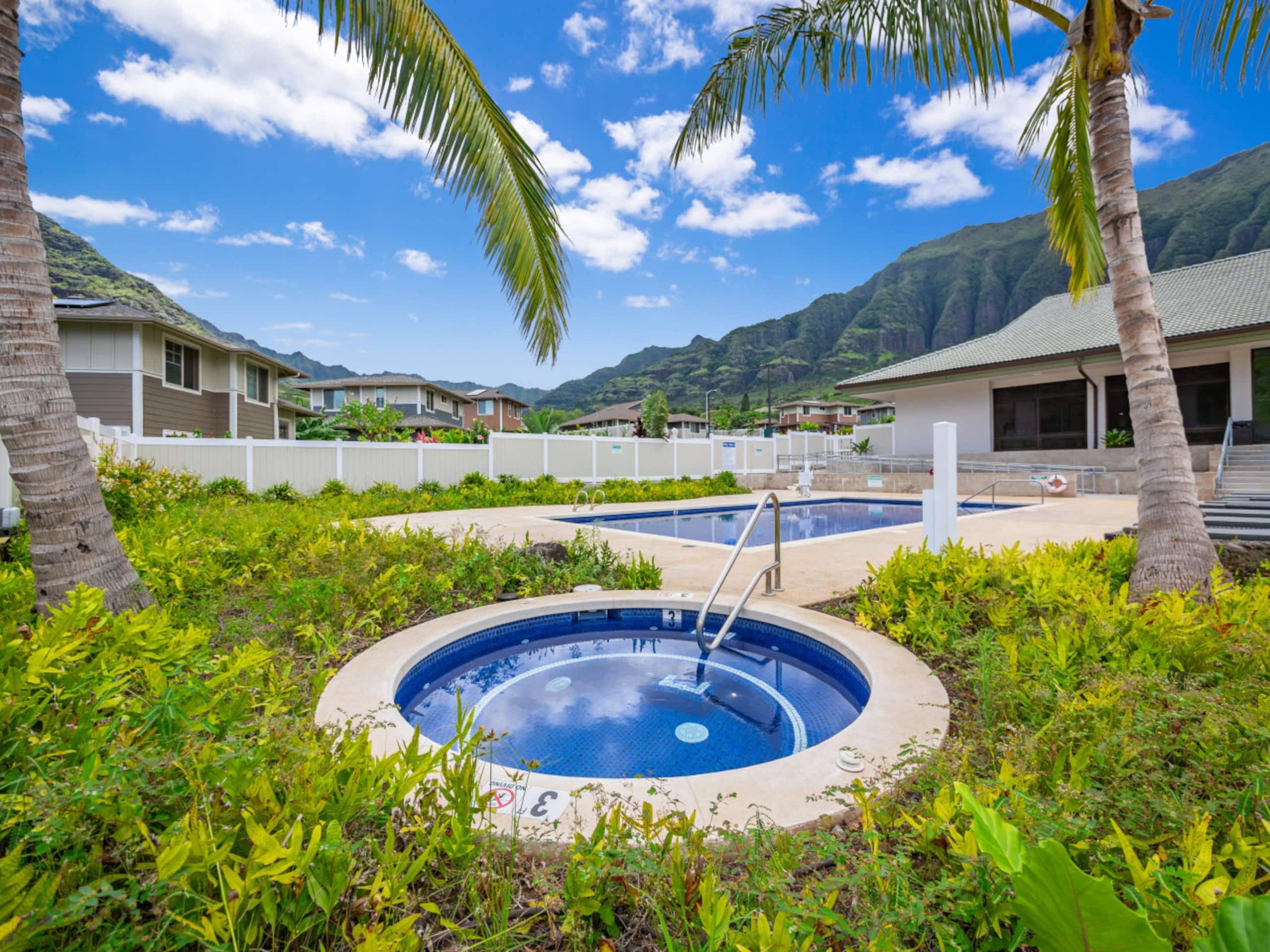 Home in Makaha Valley · ★5.0 · 3 bedrooms · 6 beds · 2 private baths - Image 10